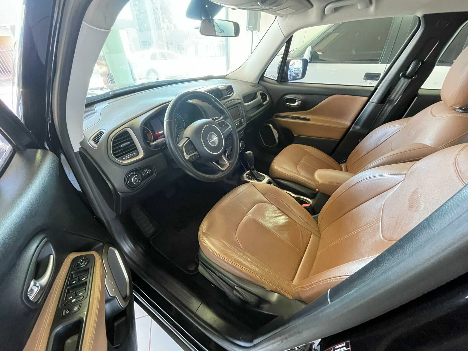 Imagem do veículo  JEEP RENEGADE LONGITUDE